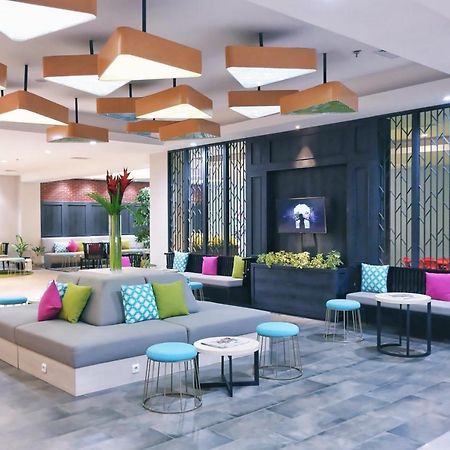 Palm Park Hotel Surabaya Eksteriør bilde