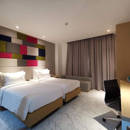 Palm Park Hotel Surabaya Eksteriør bilde