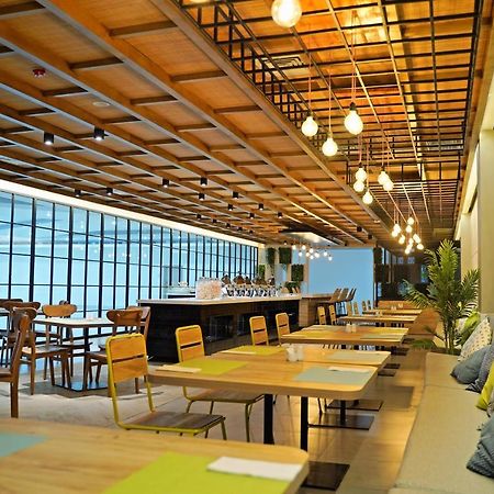 Palm Park Hotel Surabaya Eksteriør bilde