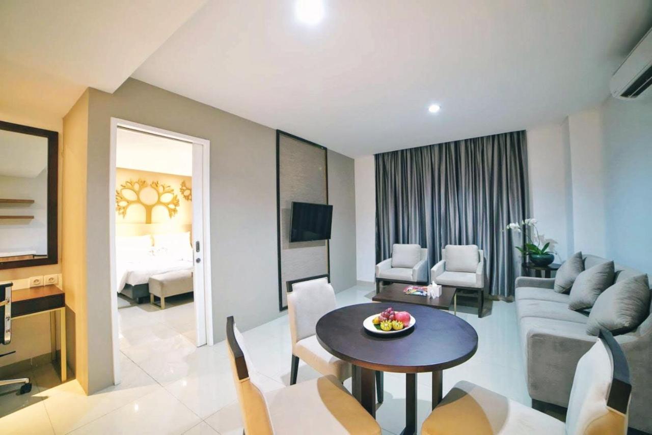 Palm Park Hotel Surabaya Eksteriør bilde