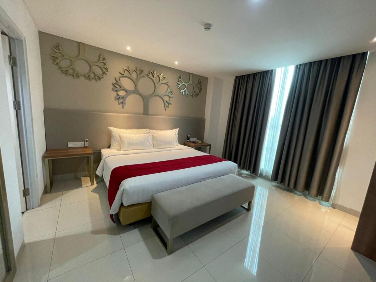 Palm Park Hotel Surabaya Eksteriør bilde