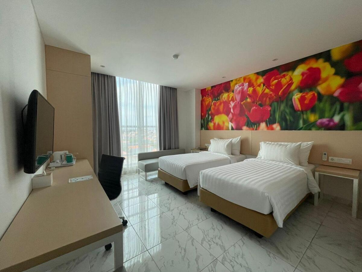 Palm Park Hotel Surabaya Eksteriør bilde