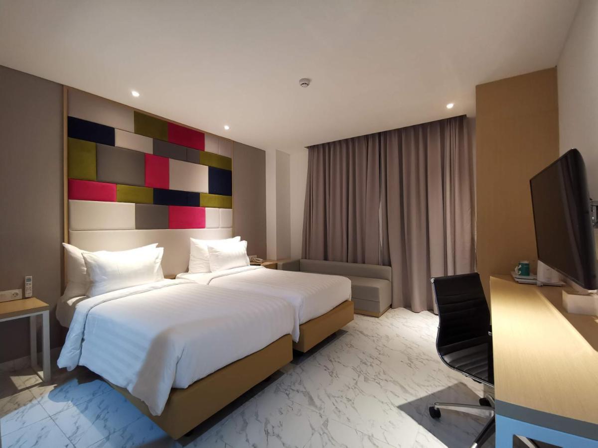 Palm Park Hotel Surabaya Eksteriør bilde