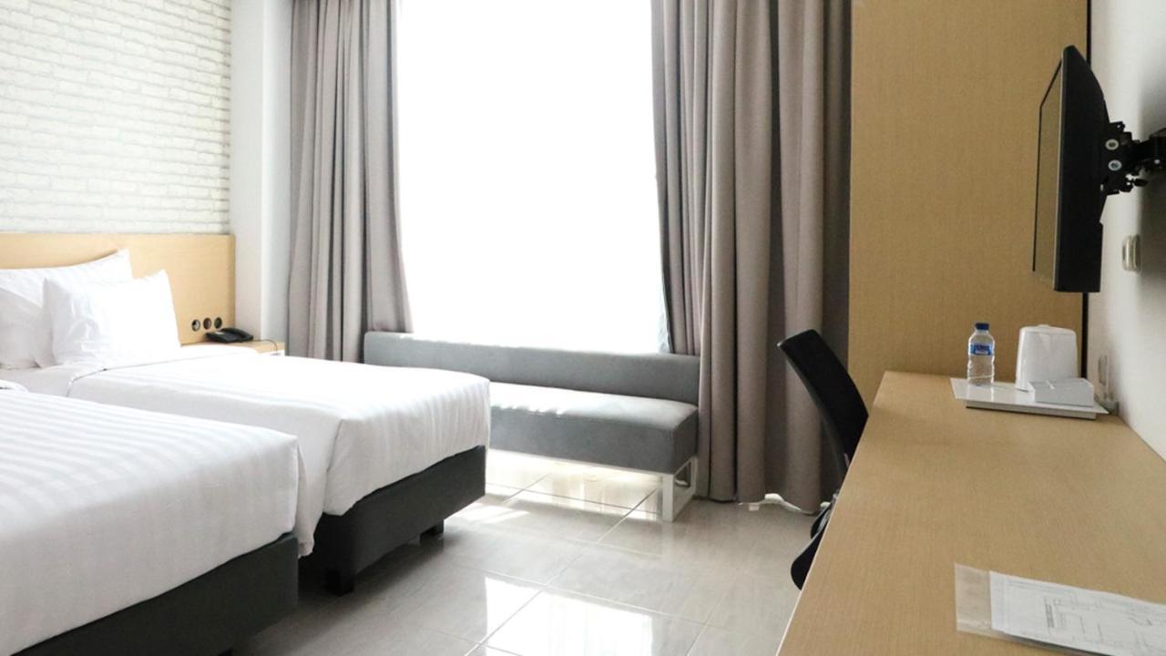 Palm Park Hotel Surabaya Eksteriør bilde