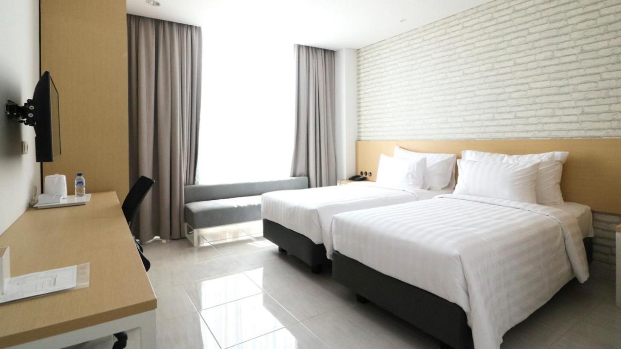 Palm Park Hotel Surabaya Eksteriør bilde