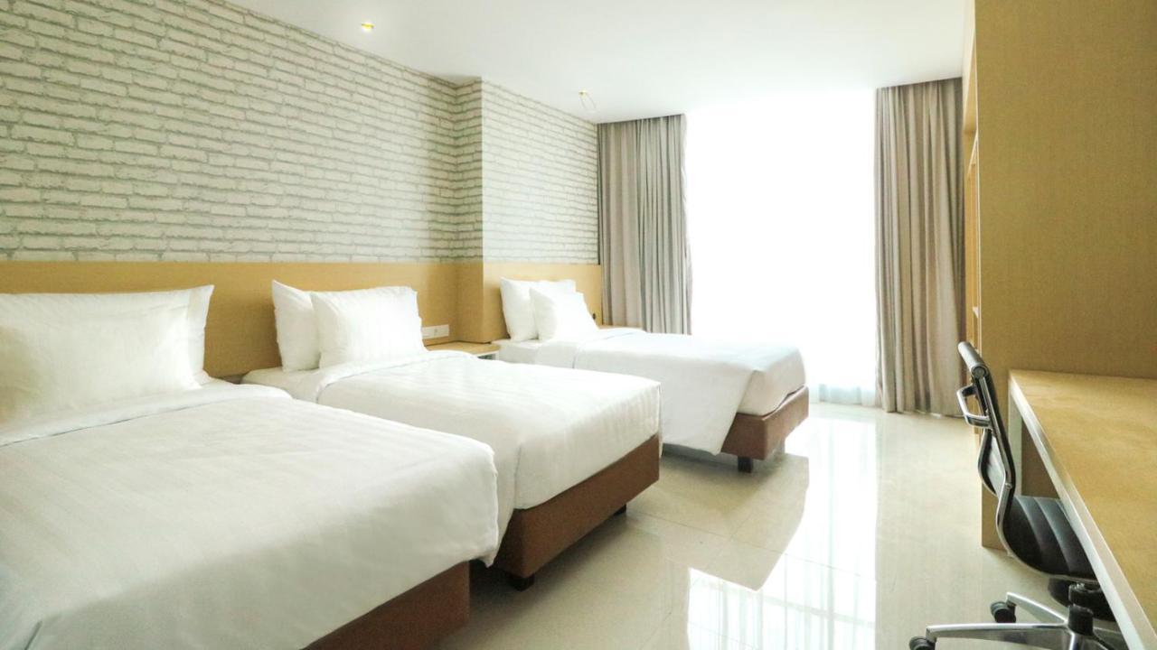 Palm Park Hotel Surabaya Eksteriør bilde