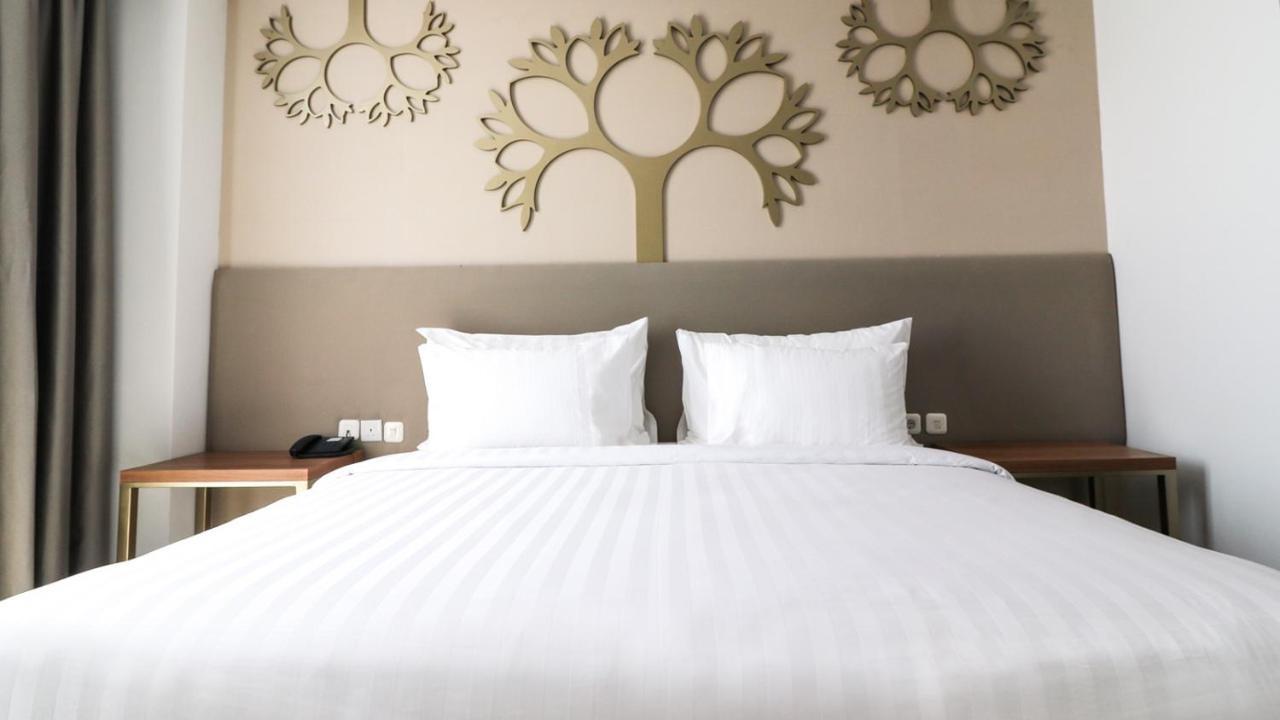 Palm Park Hotel Surabaya Eksteriør bilde