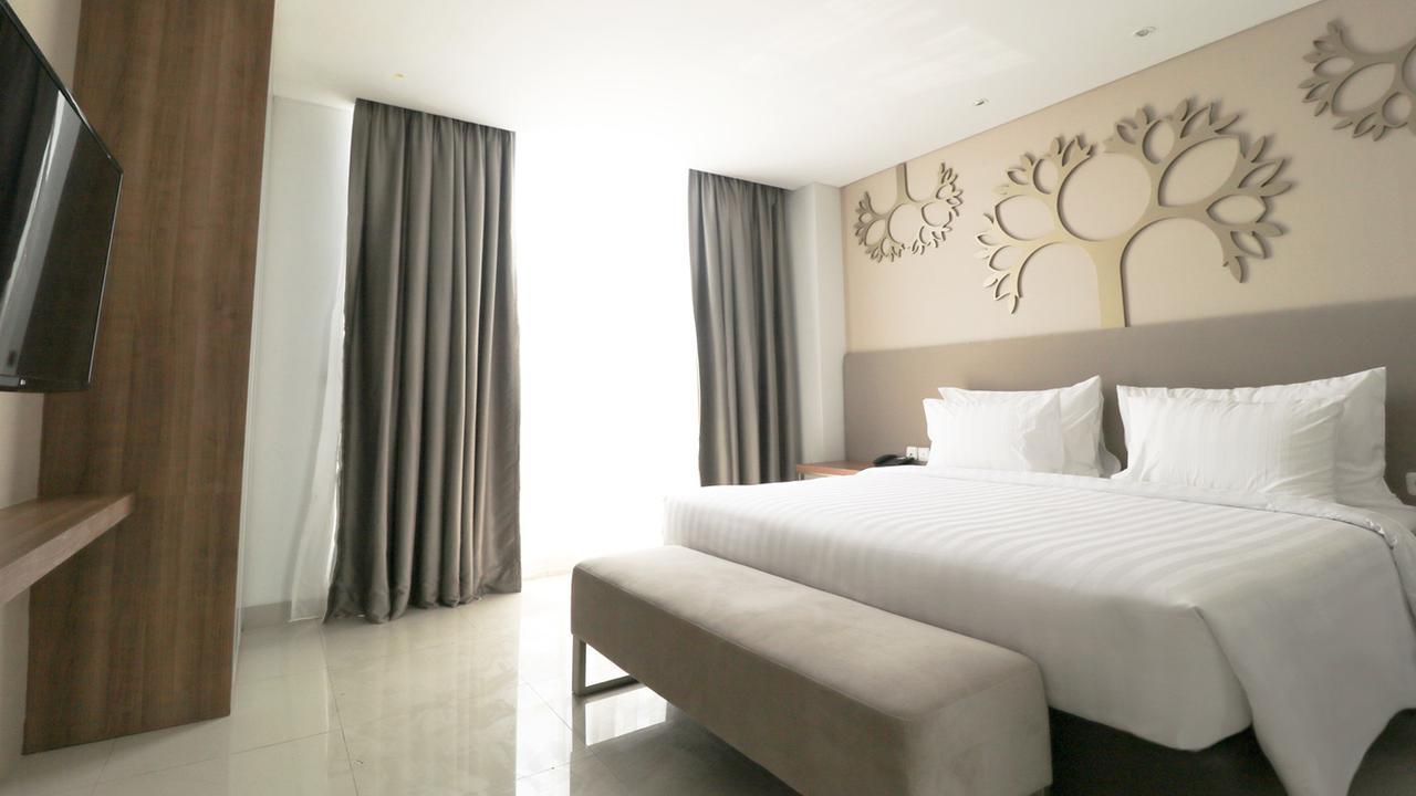 Palm Park Hotel Surabaya Eksteriør bilde