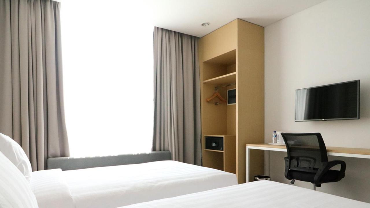 Palm Park Hotel Surabaya Eksteriør bilde
