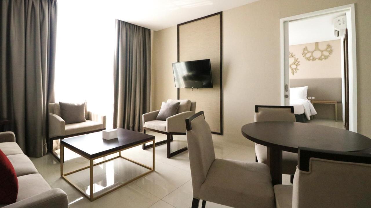 Palm Park Hotel Surabaya Eksteriør bilde