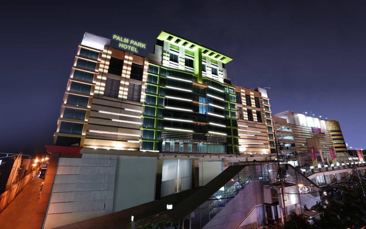 Palm Park Hotel Surabaya Eksteriør bilde