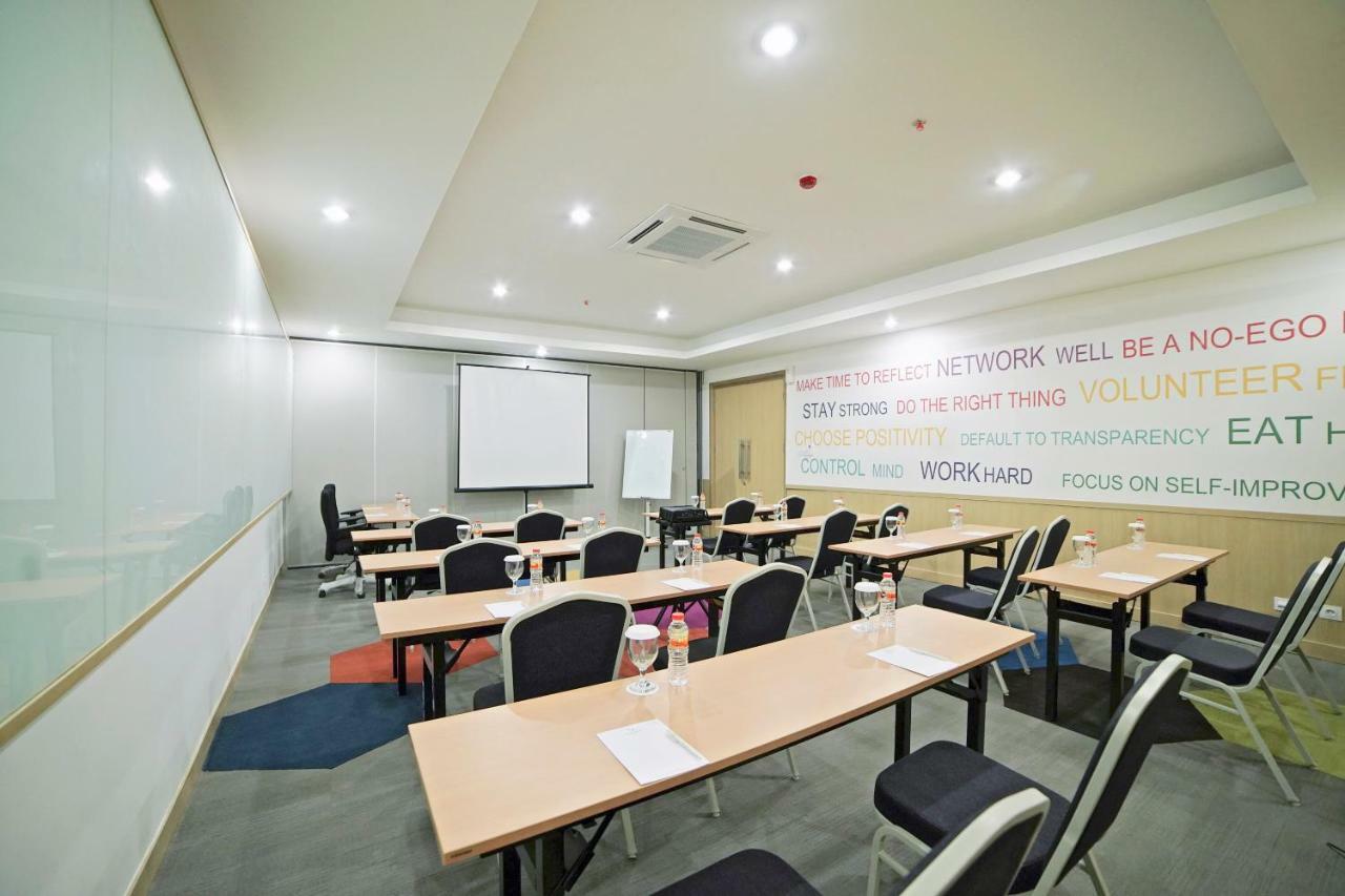 Palm Park Hotel Surabaya Eksteriør bilde