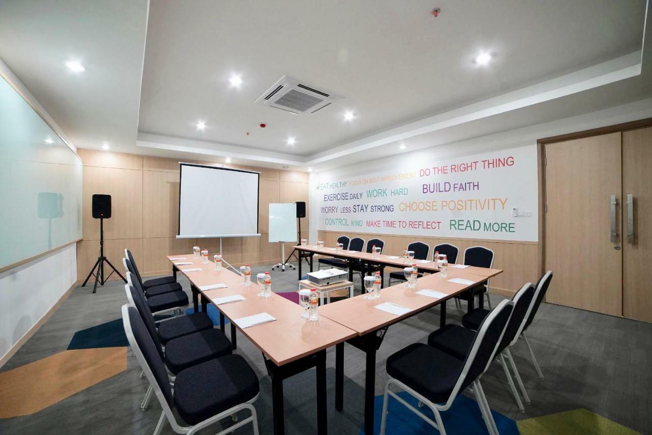 Palm Park Hotel Surabaya Eksteriør bilde