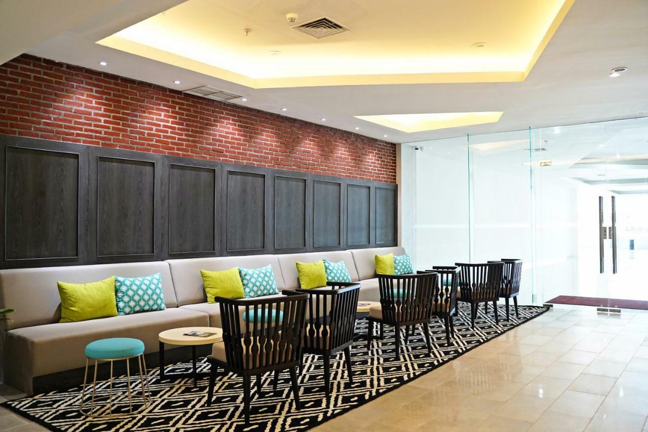 Palm Park Hotel Surabaya Eksteriør bilde