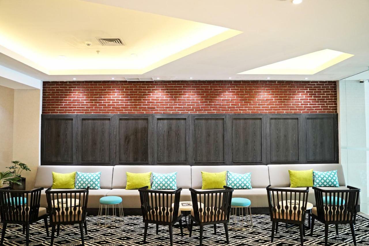 Palm Park Hotel Surabaya Eksteriør bilde